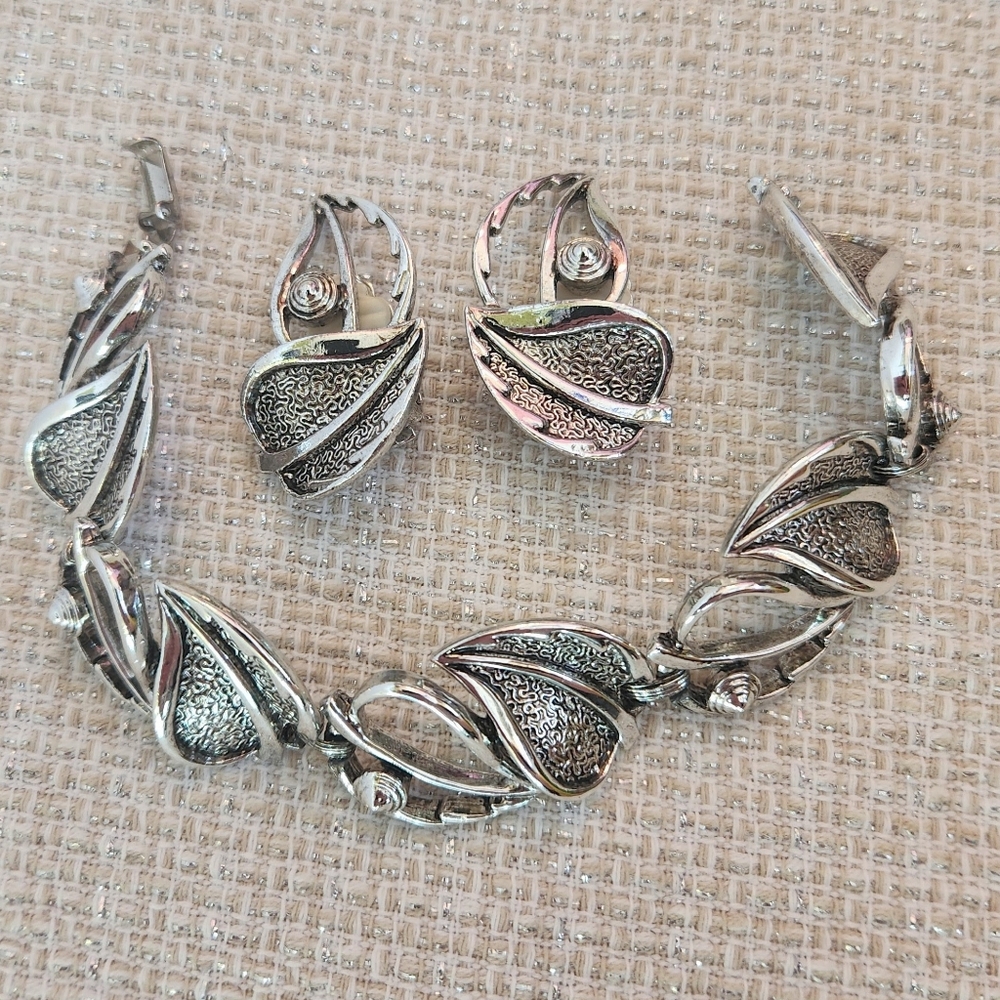 Sarah Coventry Windsong Bracelet and Earrings Silver Leaf Jewelry Set